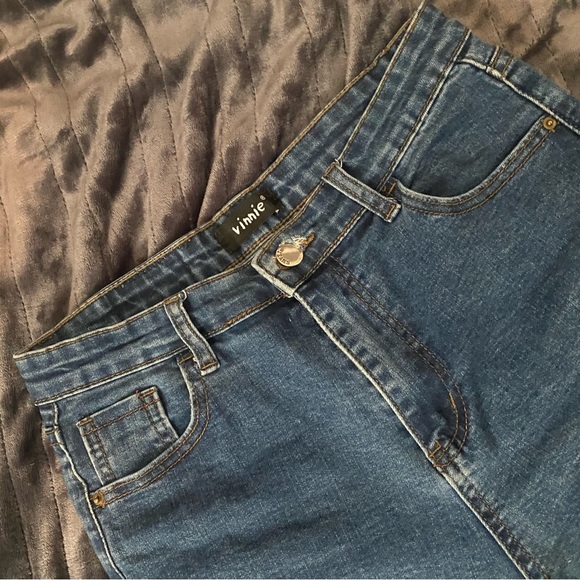 Vinnie vintage hight waisted jean shorts with  distressed endings, side slits. - Picture 4 of 9